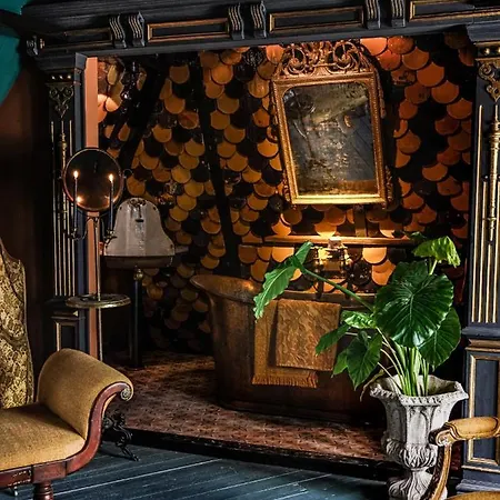 Private And Chique Salon De Franz - With Large Terrace Bed & Breakfast