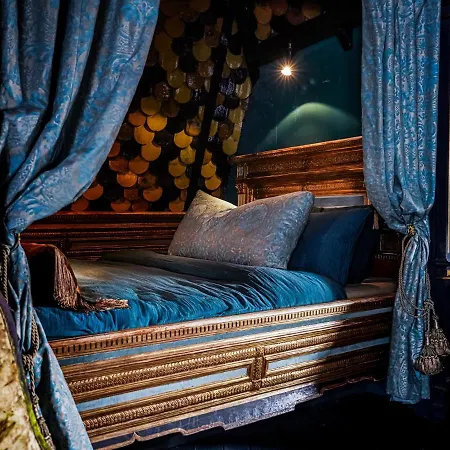 Private And Chique Salon De Franz - With Large Terrace Bed & Breakfast