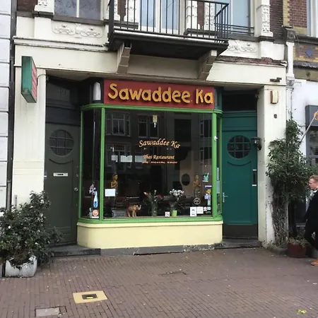 Frank's And Chong's Excellent Location *