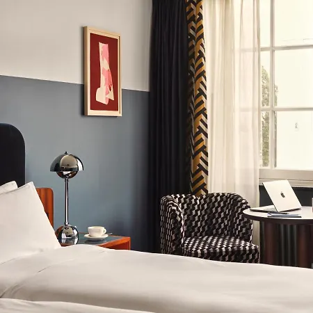 The Hoxton, Lloyd 4*
