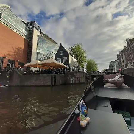 Wheelhouse Euphrate Houseboat Bed & Breakfast Diemen