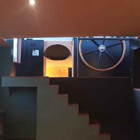 Bed & Breakfast Wheelhouse Euphrate Houseboat *