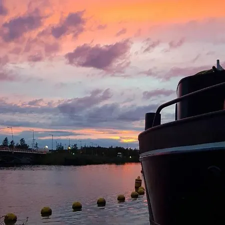 Euphrate Houseboat Botel *