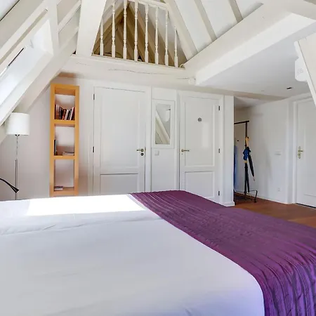 Guest house City-centre, Canal-house, Luxurious , Stylish Bedroom, Ensuite Bathroom *