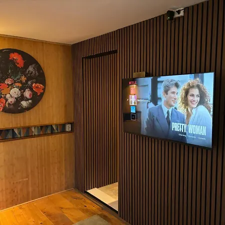 Luxury On Robs Houseboat Special For Couples Ámsterdam
