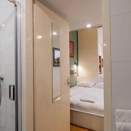 Fully Fitted - 15 Min From Station Kwatera prywatna *
