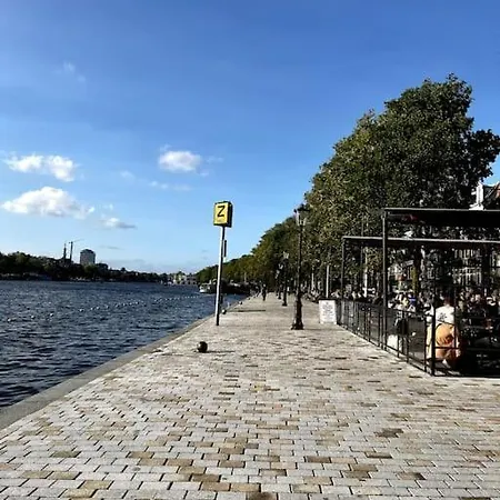 Houseboat In * Amsterdam