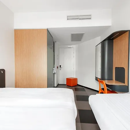 Easyhotel Arena Boulevard 2* אמסטרדם
