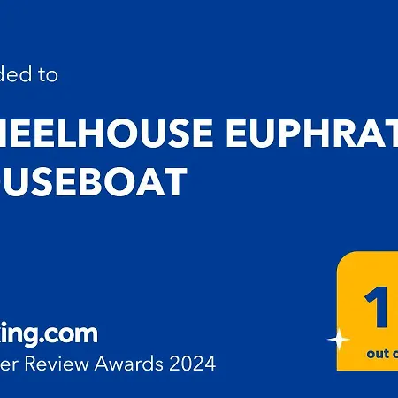 Wheelhouse Euphrate Houseboat Bed & Breakfast