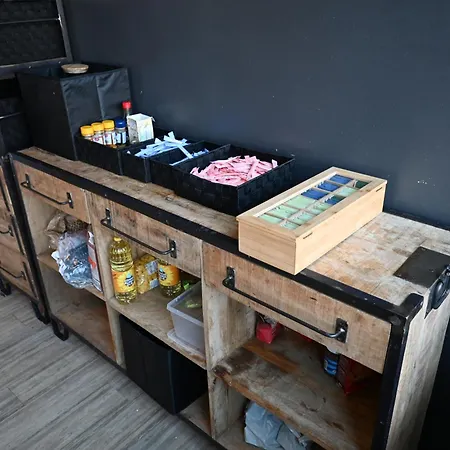 Dutchies Hostel *