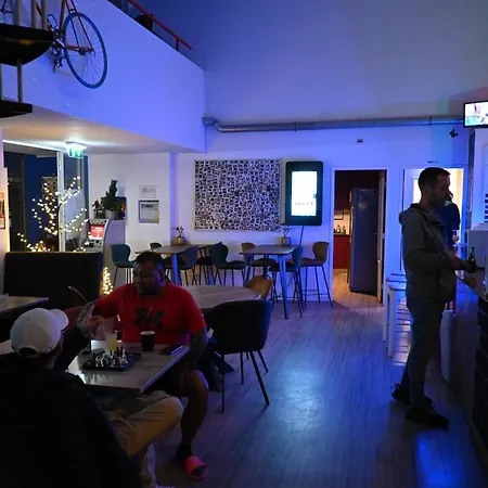 Hostel Dutchies *
