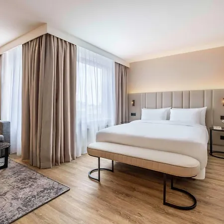 Nh Leidseplein Hotel 4*