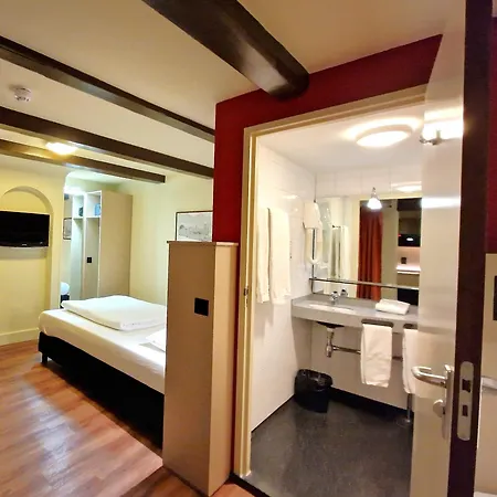 A-train Hotel
