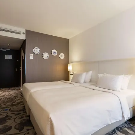 Hotel Radisson Blu Hotel, City Center 4*