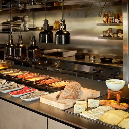 Park Plaza Victoria Hotel 4*