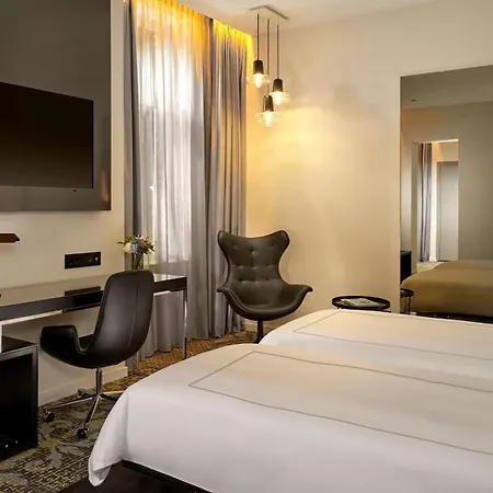 Park Plaza Victoria Hotel