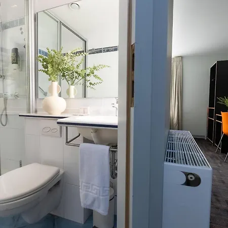 Multatuli Hotel 3*