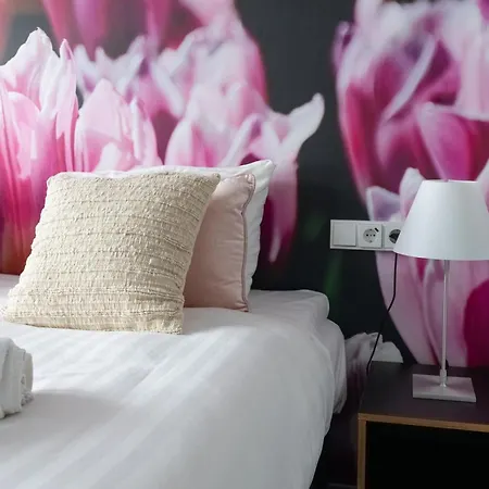 Multatuli Hotel 3*