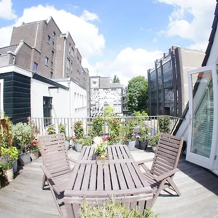 Bed & Breakfast On The Roof 2*