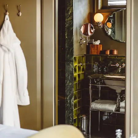 De Durgerdam, Hotel Amsterdam