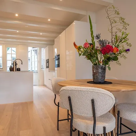 Elegant & Unique Canal House In Famous Canal Area Willa