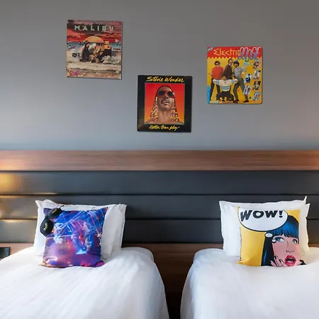 Moxy Houthavens 4*