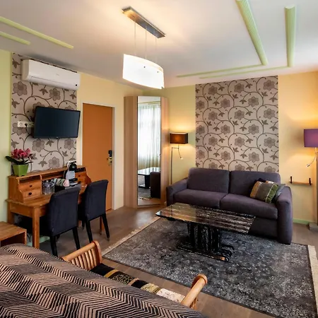 Jupiter Hotel 3*