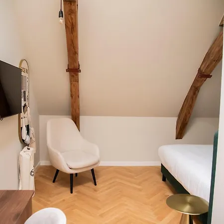 Bob W Oosterpark Aparthotel 4*
