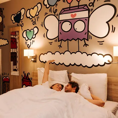 Teleport Hotel