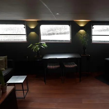Wheelhouse Euphrate Houseboat * Diemen