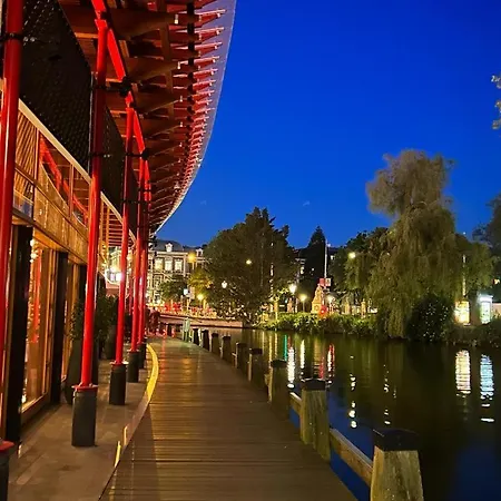Wheelhouse Euphrate Houseboat Bed & Breakfast Diemen