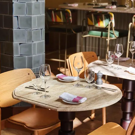 The Hoxton, Lloyd 4*