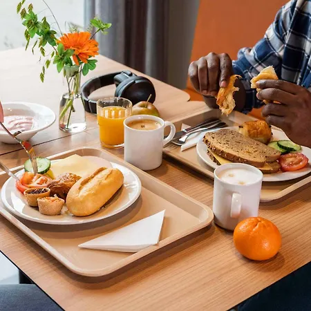 Ibis Budget Amsterdam Airport Hotel 2*