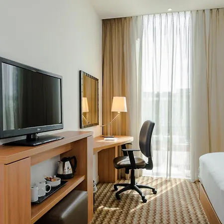 Hampton By Hilton Arena Boulevard 3*