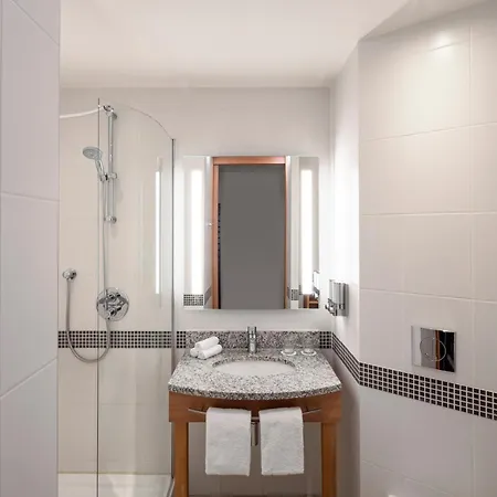 Hampton By Hilton Arena Boulevard 3*