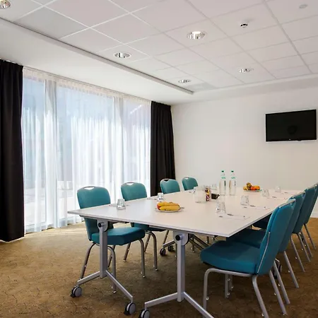 Hotel Hampton By Hilton Arena Boulevard 3*