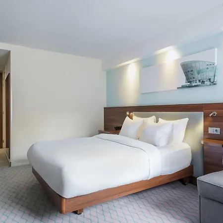 Hampton By Hilton Centre East Hotel 4*