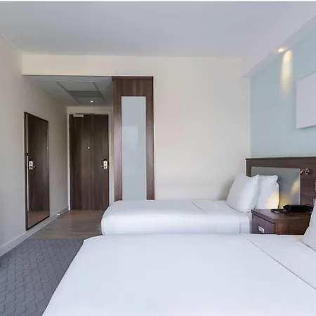 Hampton By Hilton Centre East Hotel 4*