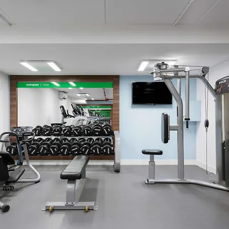 Hampton By Hilton Centre East Hotel 4*