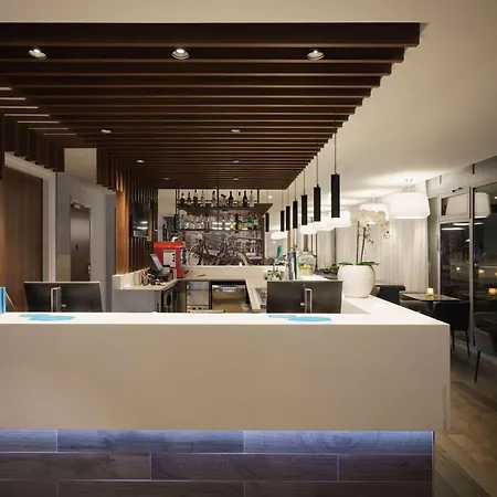 Hampton By Hilton Centre East 4*