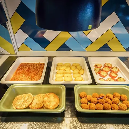 Hampton By Hilton Centre East 4*