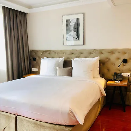 Chasse Residency Hotel