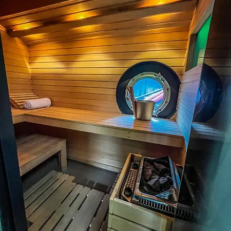 Bed & Breakfast Boat & Boost