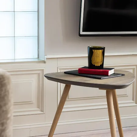 Canal Apartment *