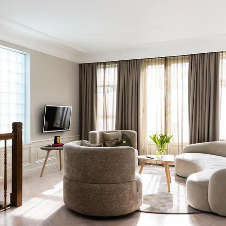Canal Apartment *