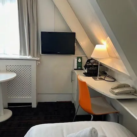Multatuli Hotel 3*