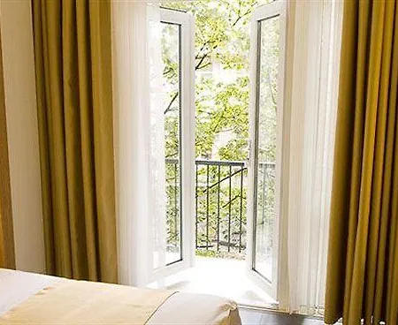 Hotel Larende 3*