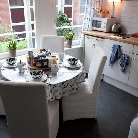 Bed and Breakfast Westviolet 2*