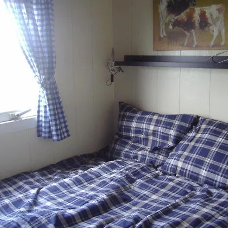 Your Cozy Waggon At The Cows' Paradise Bed and breakfast
