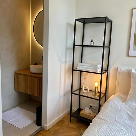 Luxury With Private Bathroom On Great Location. Alloggio in famiglia